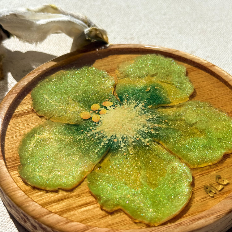 Flores de Hawai’i Ornament